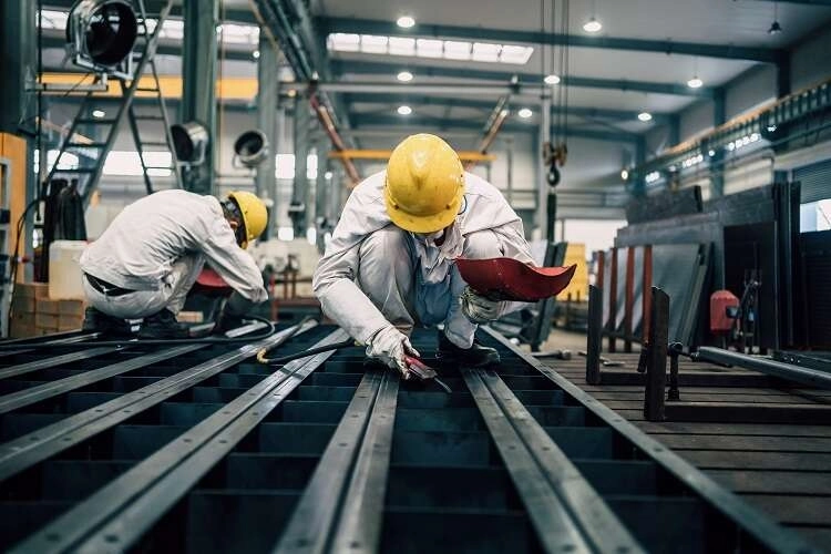Ücretli çalışan sayısı aylık ve yıllık yükseldi