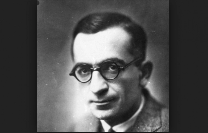 metin, adam, kişi, iç mekan içeren bir resim
Açıklama otomatik olarak oluşturuldu