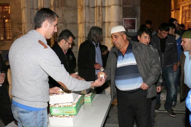 Aksaray Belediyesi 3 Bin paket lokum dağıttı