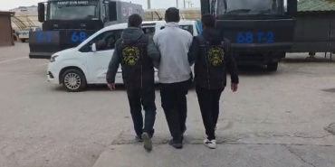 OTOMOBİL VE TRAKTÖR HIRSIZI ÖNCE KAMERAYA, SONRA POLİSE YAKALANDI