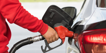 BENZINE-PES-PESE-INDIRIM-335-TL-DAHA-DUSECEK-MI-ISTE-GUNCEL-AKARYAKIT-FIYATLARI-kai