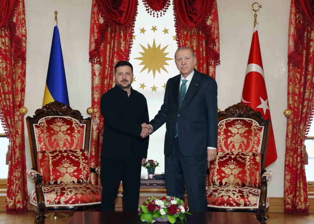 GÖRÜŞMEDE, TÜRKİYE İLE UKRAYNA ARASINDAKİ İKİLİ İŞ BİRLİĞİNİN GELİŞTİRİLMESİ İÇİN ATILABİLECEK ADIMLARIN YANI SIRA RUSYA-UKRA…