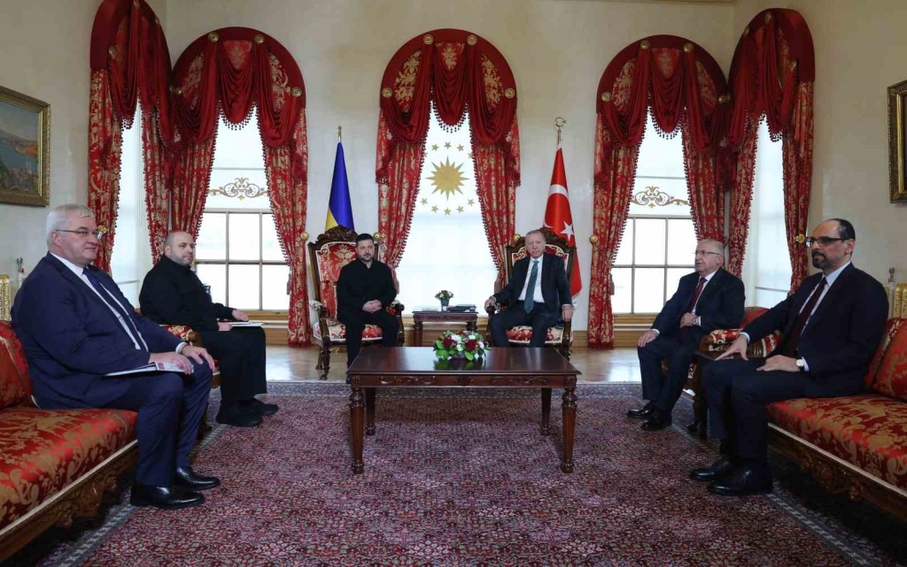 GÖRÜŞMEDE, TÜRKİYE İLE UKRAYNA ARASINDAKİ İKİLİ İŞ BİRLİĞİNİN GELİŞTİRİLMESİ İÇİN ATILABİLECEK ADIMLARIN YANI SIRA RUSYA-UKRA…
