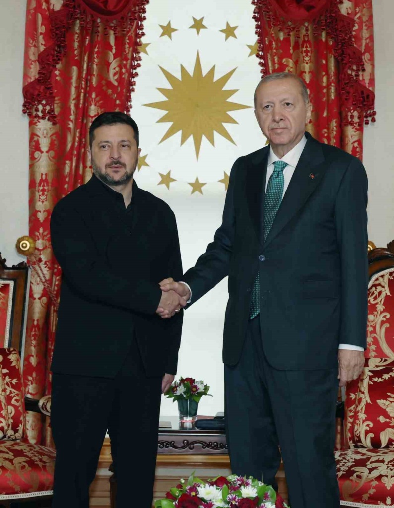 CUMHURBAŞKANI RECEP TAYYİP ERDOĞAN, UKRAYNA DEVLET BAŞKANI VLADİMİR ZELENSKİY İLE CUMHURBAŞKANLIĞI DOLMABAHÇE OFİSİ’NDE BİR A…