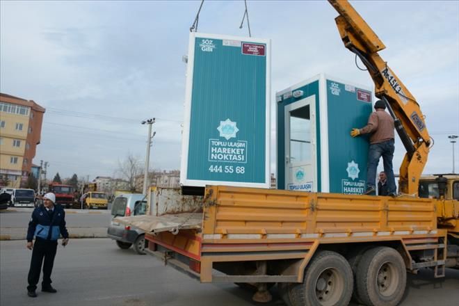 Belediye 8 bölgede otobüs duraklarına toplu ulaşım hareket noktası kabinleri yerleştirdi