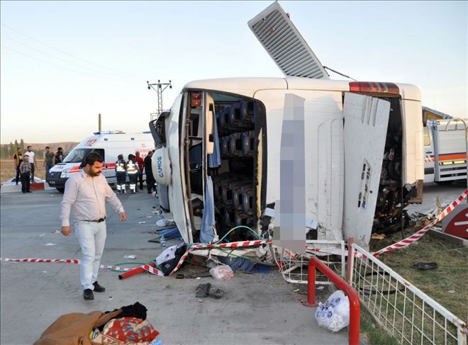 Aksaray Ankara Karayolunda feci kaza 1 kişi öldü 42 kişi yaralandı