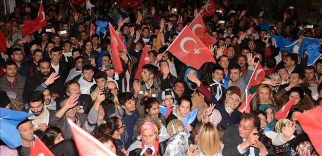 3 Milletvekilliğini Alan Ak Partililer Sokaklara Döküldü