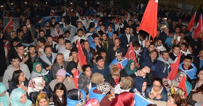 3 Milletvekilliğini Alan Ak Partililer Sokaklara Döküldü