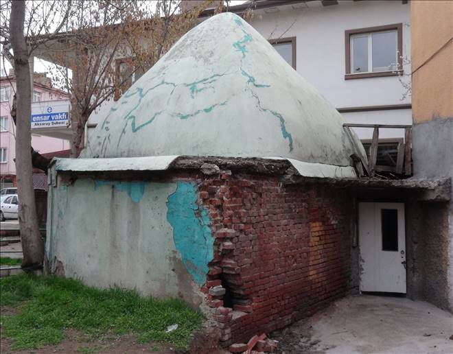 Kemal Baba Türbesi bakımsızlıktan yıkılmak üzeri