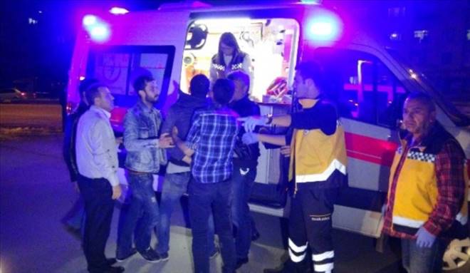 Taraftarlar Dört Kişiyi Darp Edip Marketi Taşladı