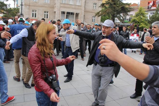 Basın Mensupları ile Birlikte Oynayarak 1 Mayıs'ı Kutladılar