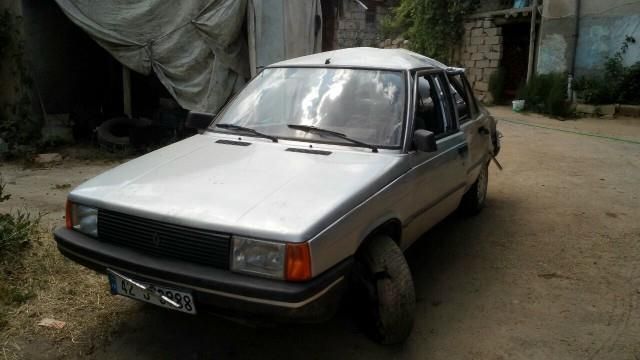 Bir Otomobil takla attı 4 kişi yaralandı
