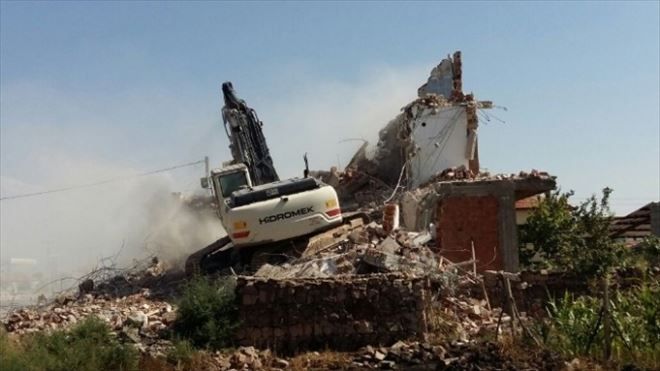 Hürriyet Mahallesinde Yol Çalışmaları Sürüyor