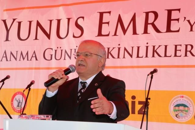 Yunus Emre mezarının başında anıldı