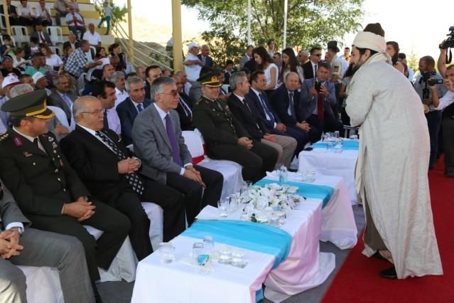 Yunus Emre mezarının başında anıldı
