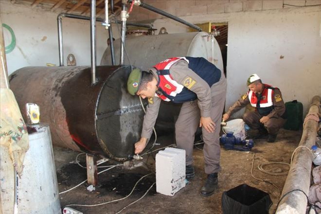 6 Ton Kaçak Madeni Yağ Ele Geçirildi