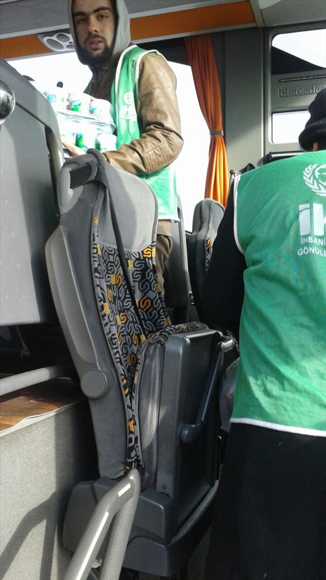 AKSARAY İHH YOLDA KALANLARA DÖNER AYRAN DAĞITTI