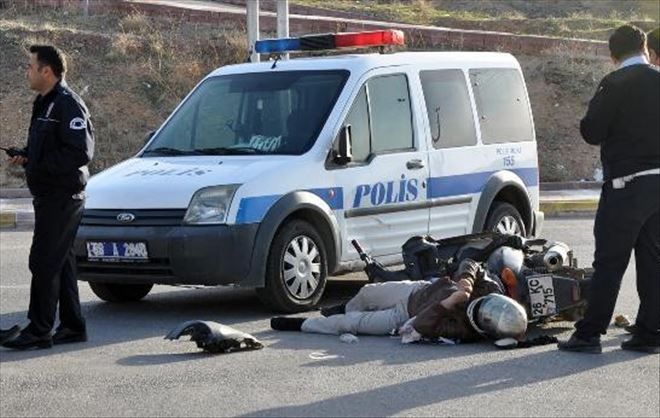Polis Aracı İle Motosiklet Çarpıştı 1 Yaralı