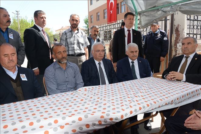Bakan Yıldırım ve Bakan Elitaş Şehit Babasını Ziyaret Etti