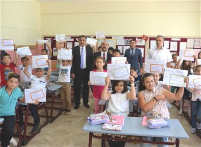 79 bin 758 öğrenci karne aldı.