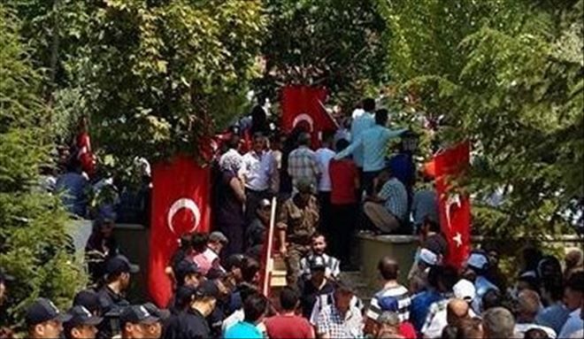 Şehidimizi Gözyaşları Arasında Toprağa Verdik