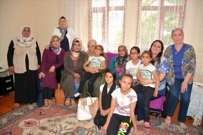 Yeşim Pekmez İle Hasibe Yazgı´dan Anlamlı Ziyaret