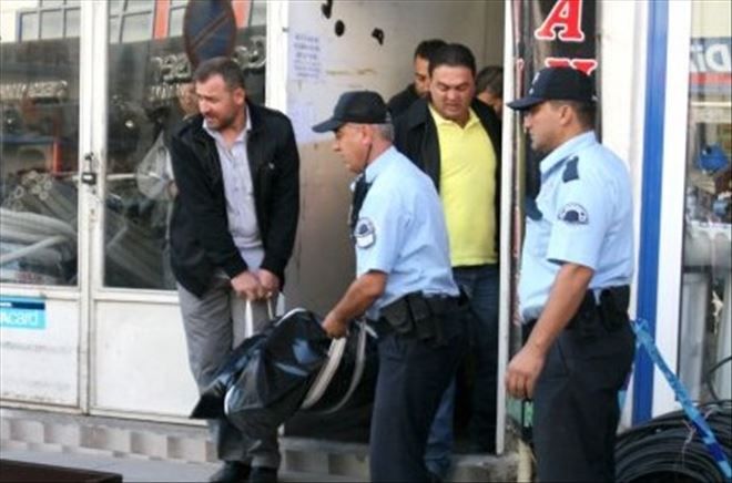 Çıkan kavgada baba ve oğlu bıçakla yaralandı