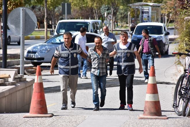 ?İsminiz FETÖ´ye karıştı" diyerek 5 kişiyi dolandıran şahıs yakalandı