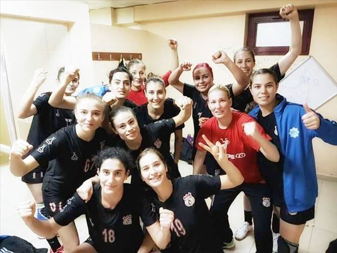 Belediye Spor Hentbolde Bursa´yı Devırdı