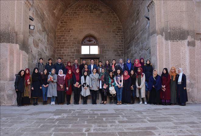 Zinciriye Medresesi´nde "Başkasının Sınırlarında Şair" Kitabı Üzerine Söyleşi Gerçekleştirdi