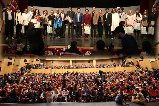 Tiyatro Severler Salona Sığmadılar