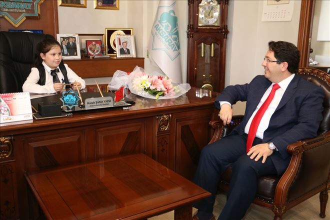 Başkan Yazgı, Koltuğunu Öğrencilere Bıraktı