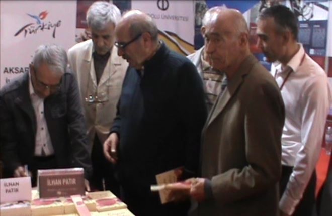 İlhan Patır ´ı İmza gününde Aksaraylılar yalnız bırakmadı