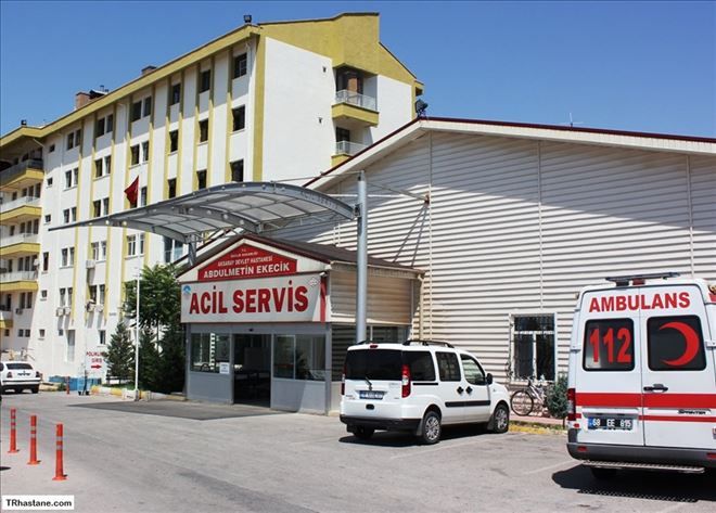 Acıpınar´da karşıdan karşıya geçen 2 kişiye araç çarptı;1 kişi öldü