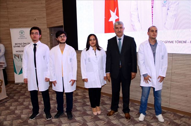 Tıp Öğrencileri Beyaz Önlük Giydi