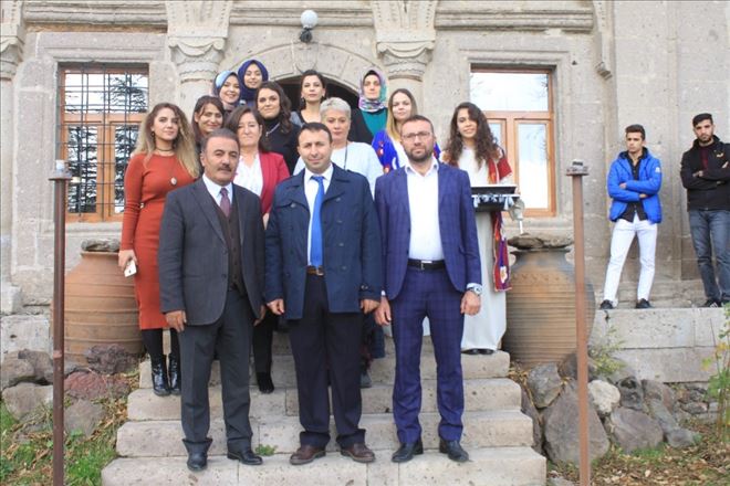Öğrencilerden; Öğretmenler Günü Sergisi