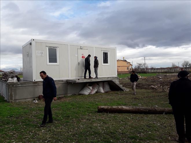 Evi Yanan Vatandaşa AFAD Tarafından 1 Konteyner Verildi; 8500 TL Nakit Yardım Edilecek