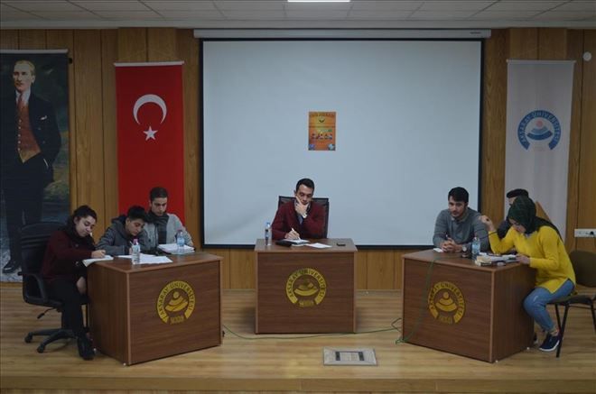 Beyaza Bürünen Kampüste Renkli Görüntüler