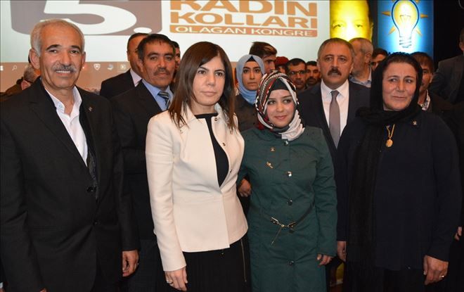 CHP´den istifa edip AK Parti´ye Geçenlerin Rozetini İlknur İnceöz Taktı
