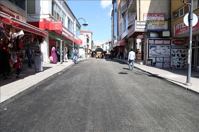 Merkez ve Hürriyet Mahallesine Sıcak Asfalt Çalışması Sürüyor