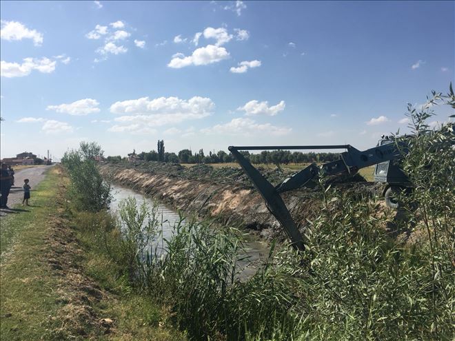 Yavuz Sultan Selim Mahallesindeki Koku Yapan Kanal, Dsi Tarafından Temizleniyor
