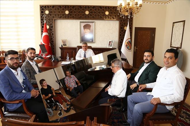 Merve Bekmezci ve Ak Gençlik Vali Aykut Pekmez´i Ziyaret Etti