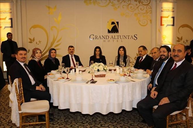 Ak Parti İl Başkanlığı Genel Başkan Yardımcısı Jülide Sarıeroğlu Onuruna Akşam Yemeği Verdi