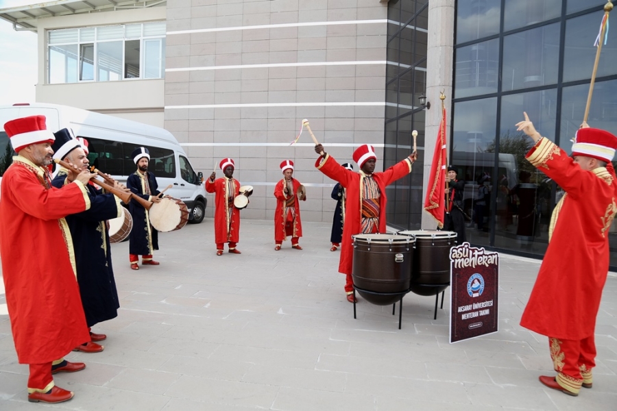 ASÜ MEHTER TAKIMINDAN MİNİ KONSER