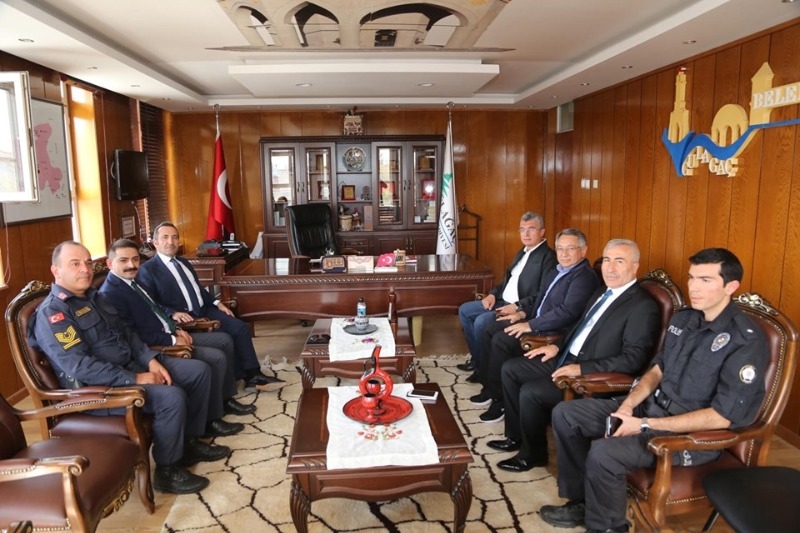 Vali Mantı Gülağaç ve Demirci Belediye Başkanlığını ziyaret etti