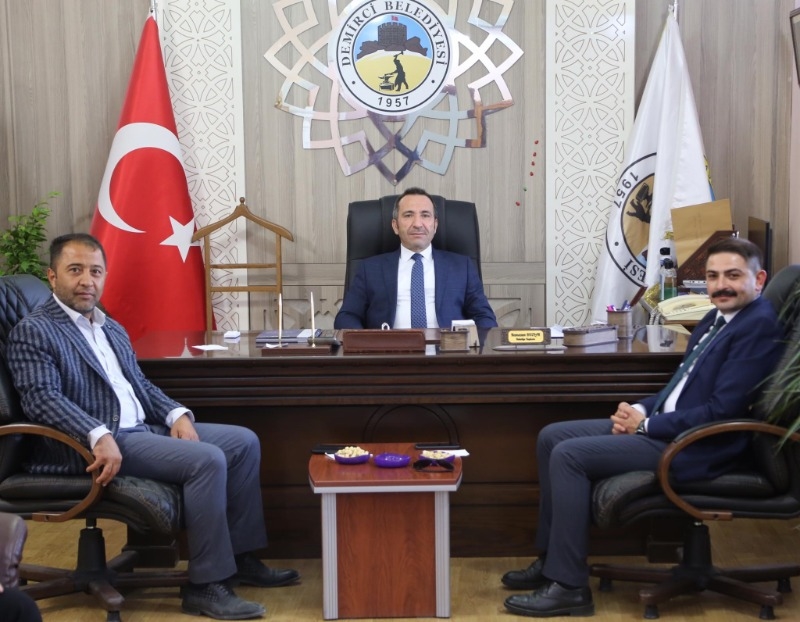 Vali Mantı Gülağaç ve Demirci Belediye Başkanlığını ziyaret etti