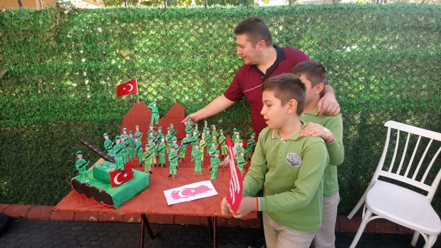 Minik öğrencilerden barış pınarı harekâtına tam destek.
