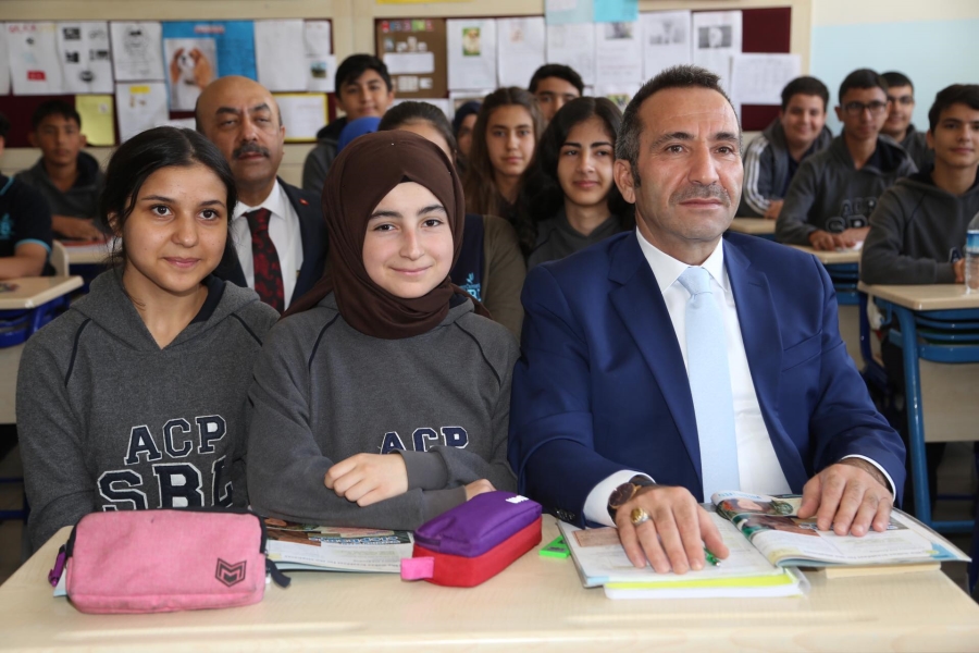 Vali Ali Mantı’dan öğrencilere anlamlı tavsiyeler