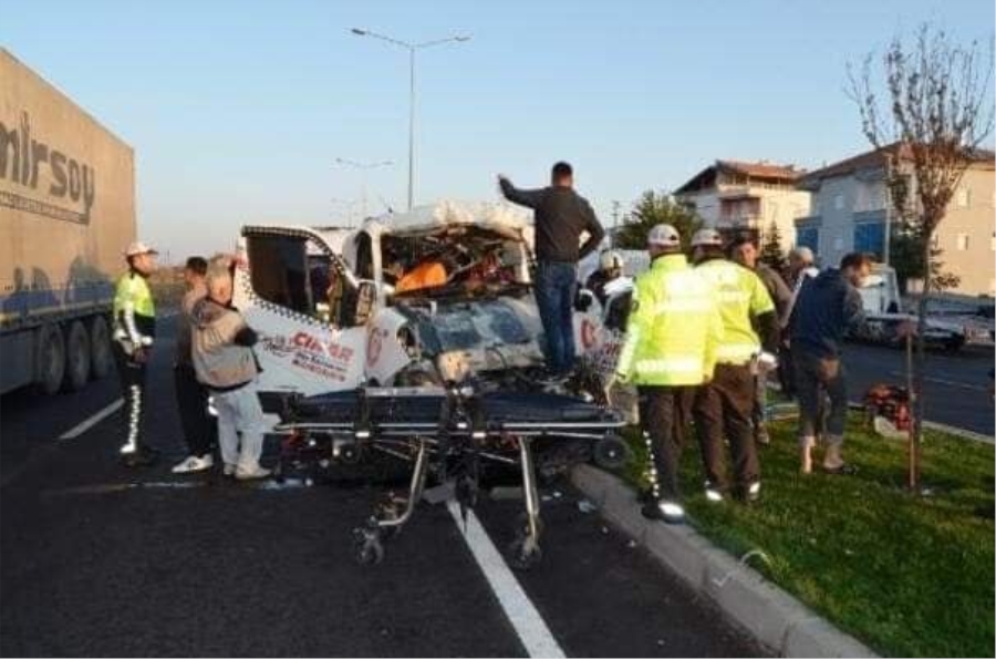 Çekici İle Kamyona Arkadan Çarpan Emre Çınar Haytını Kaybetti