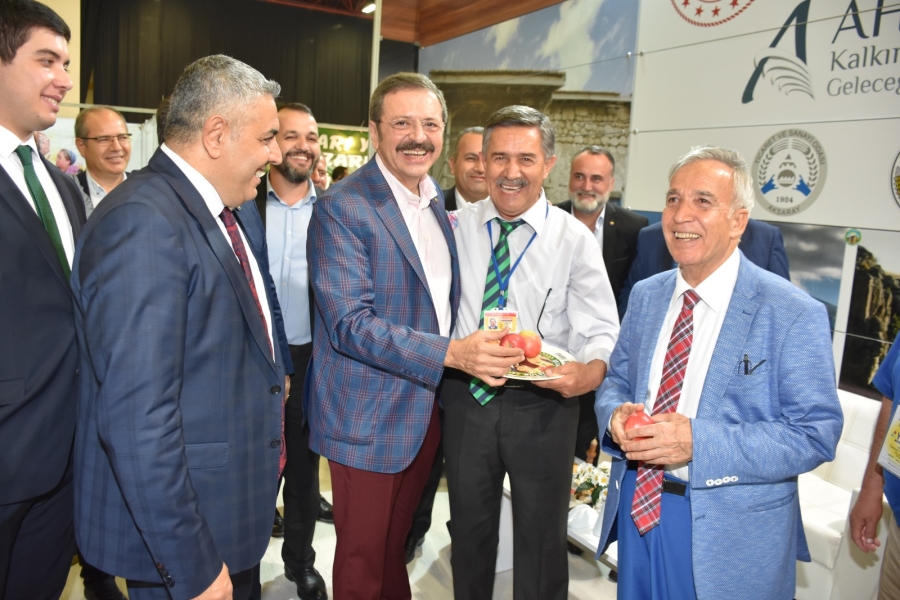 Aksaray'ın Misket Elmasını Rifat Hisarcıklıoğlu ve Yavuz Donat Tattı